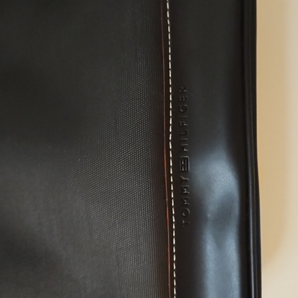 TOMMY HILFIGER Black Vinyl Shoulder Bag - Picture 3 of 10